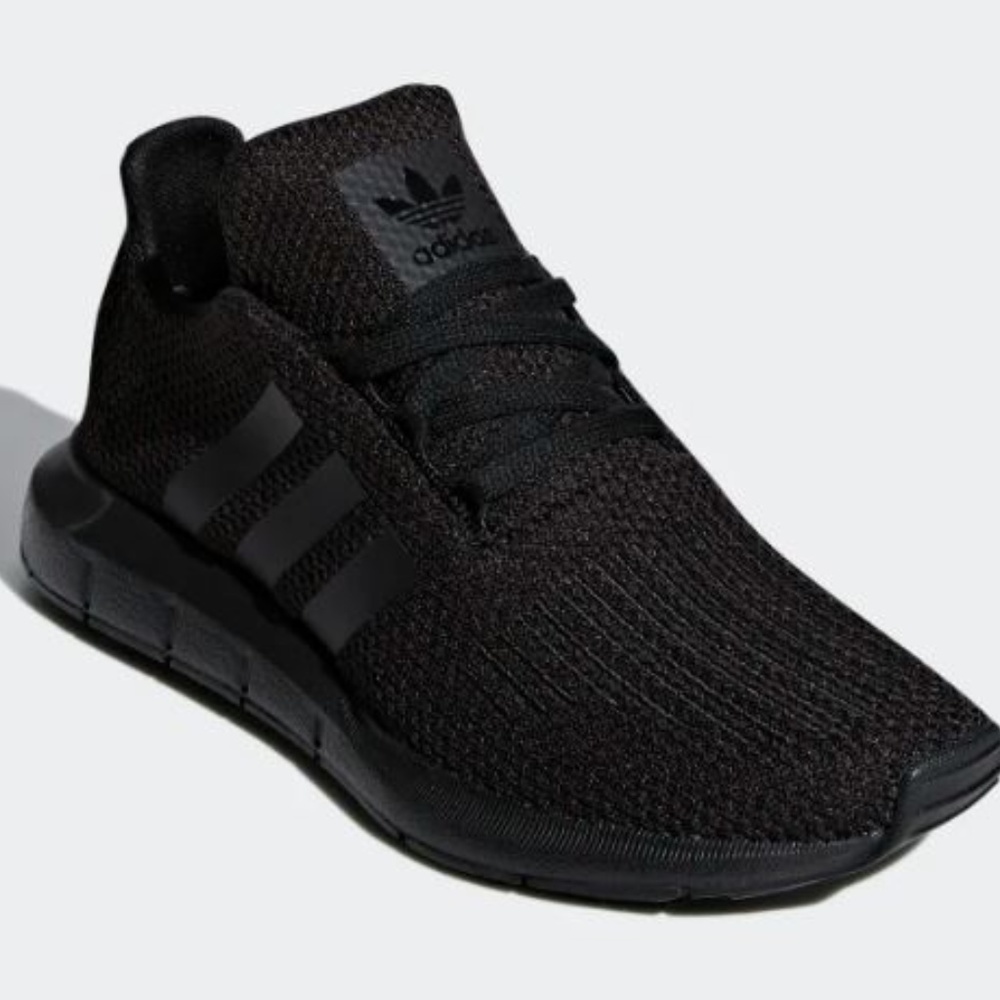 NIB Men's Adidas Swift Run Shoes